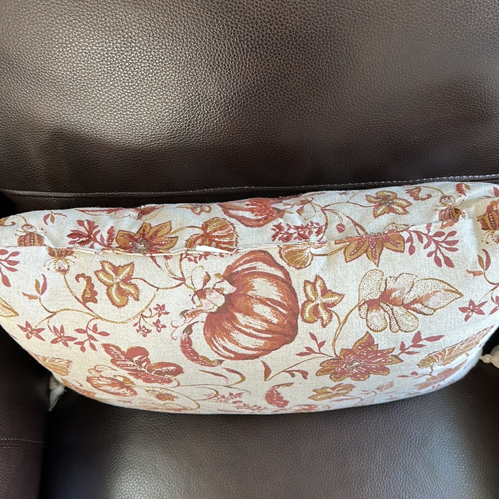 🍁Decorative Fall Lumbar Pillow 🍂 - Picture 4 of 11
